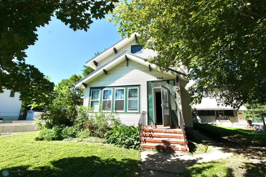 808 7th ST N, Fargo, ND 58102