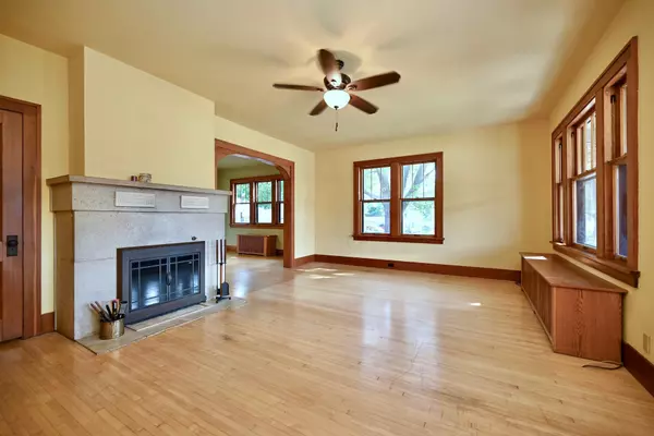 Winona, MN 55987,1252 W Broadway ST