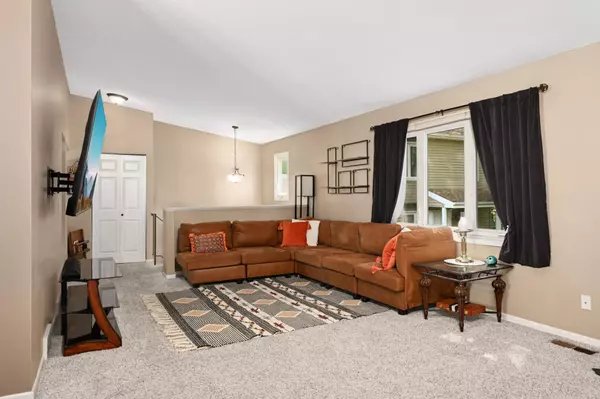 Bloomington, MN 55438,7321 Woodstock Curve