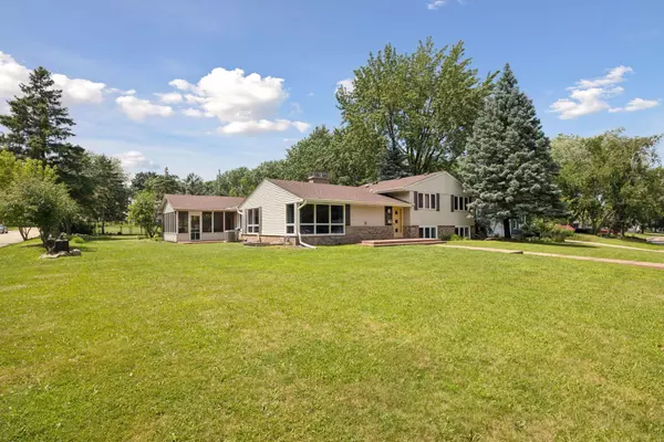 Edina, MN 55439,6720 Limerick LN