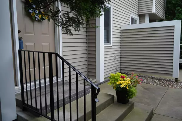 Eagan, MN 55122,4199 Knob CIR #102