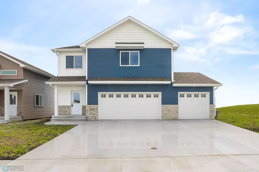 2509 38th AVE S, Moorhead, MN 56560