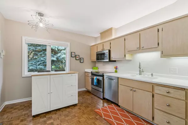 Edina, MN 55439,5535 Village DR