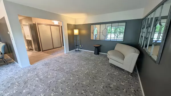 West Saint Paul, MN 55118,100 Imperial DR W #204