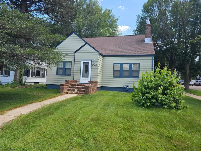 1300 7th AVE, Worthington, MN 56187