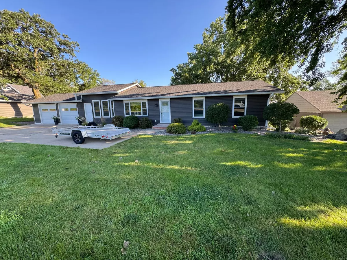 Albert Lea, MN 56007,1617 South Shore DR