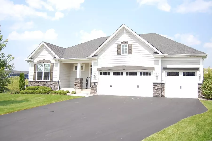 6944 Xanthus LN N, Maple Grove, MN 55311