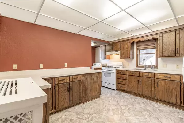 Le Center, MN 56057,260 E Minnesota ST