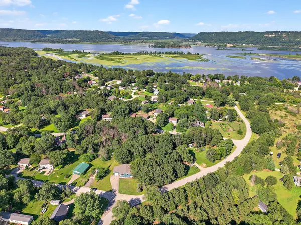 Wabasha, MN 55981,65302 145th AVE