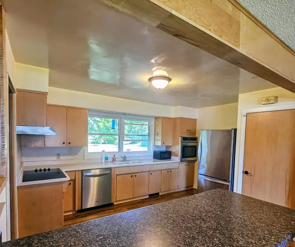 Mora, MN 55051,220 Oslin RD