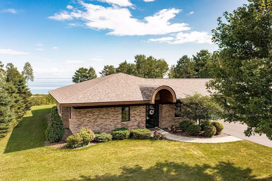 8353 Congdon BLVD, Duluth, MN 55804