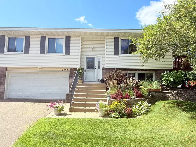 4232 Bridgewood TER, Vadnais Heights, MN 55127