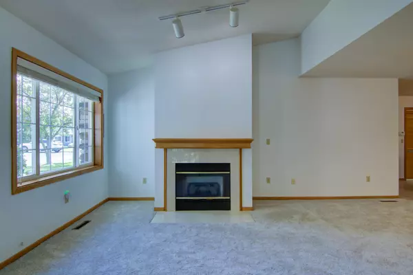 Woodbury, MN 55125,9851 Moonbeam LN