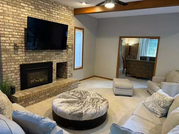 Minnetonka, MN 55345,15904 Dawn DR