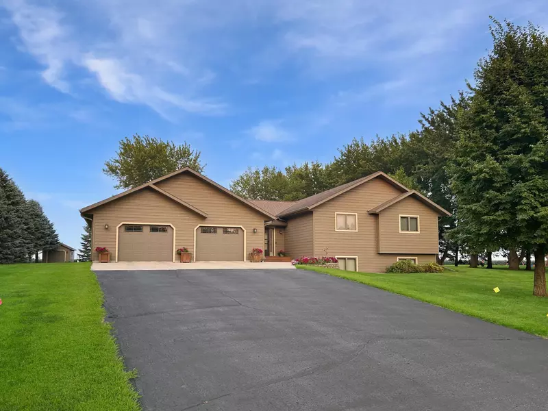 2207 N Tamarack DR, Slayton, MN 56172