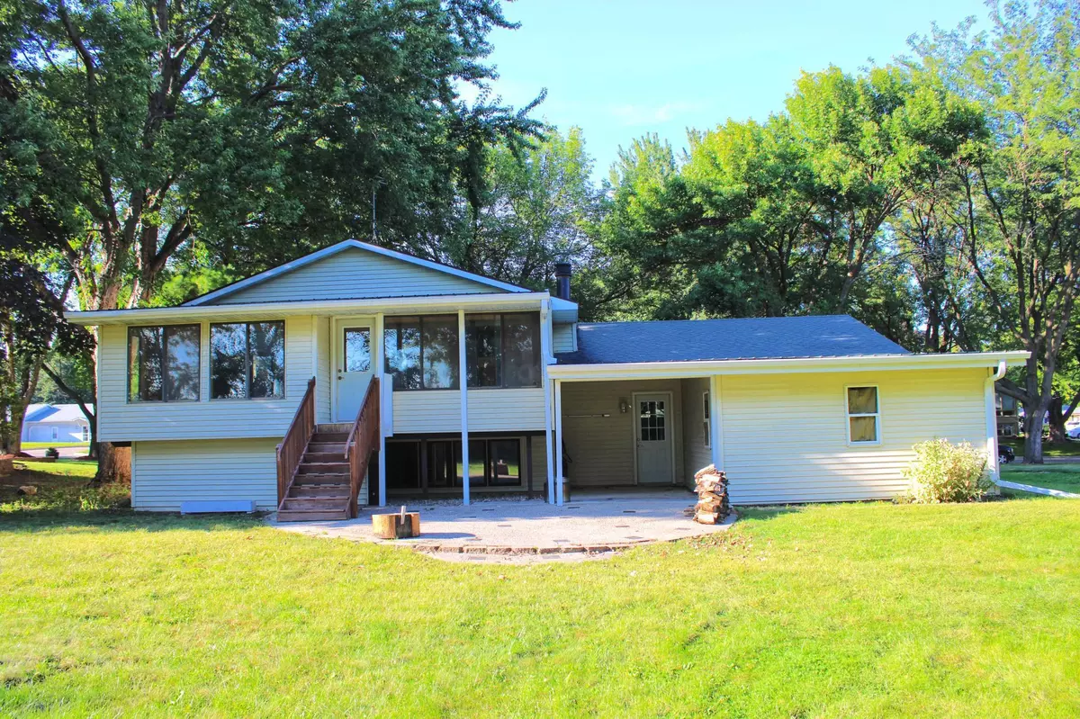 Hutchinson, MN 55350,664 Hilltop DR NE