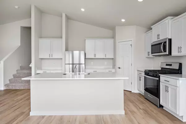 Cambridge, MN 55008,618 Redwood LOOP N