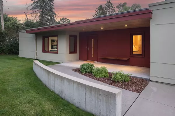 Minnetonka, MN 55345,13733 Spring Lake RD