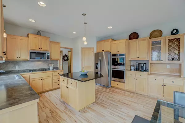 11080 Dogwood CT, Woodbury, MN 55129