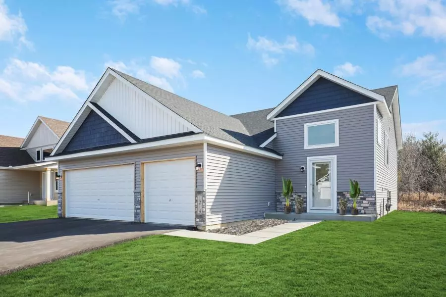 2110 Goldenray DR NE, Faribault, MN 55021