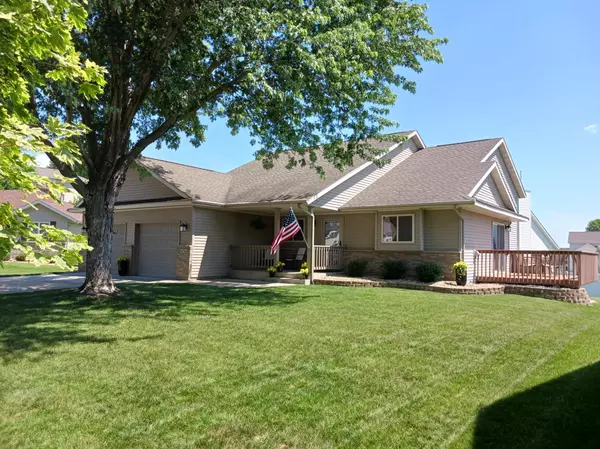 426 Lakewood LN NW, Rochester, MN 55901