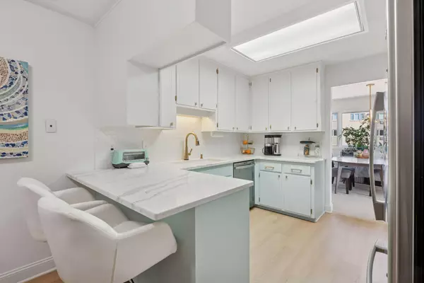 Edina, MN 55436,4360 Brookside CT #201