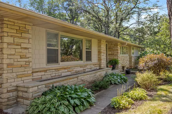 Hopkins, MN 55305,15 Saint Albans RD E