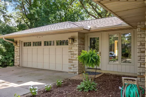 Hopkins, MN 55305,15 Saint Albans RD E