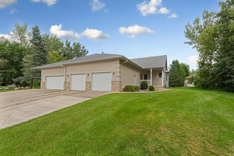 2065 Raspberry Ridge PL NE, Owatonna, MN 55060