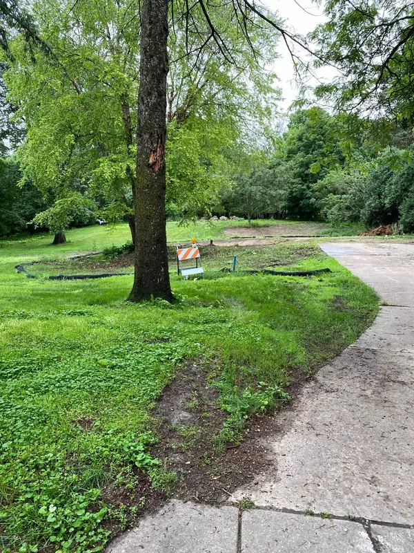 Minnetonka, MN 55345,1651X Hidden Valley RD