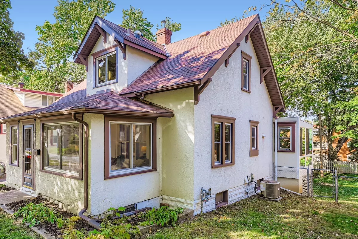 Columbia Heights, MN 55421,973 43rd AVE NE