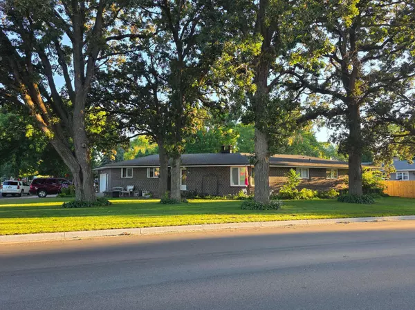 1020 Roberts RD SW, Hutchinson, MN 55350