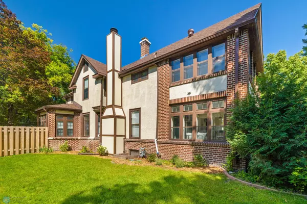 Fargo, ND 58103,911 8th ST S