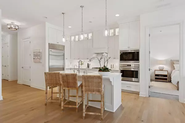 Wayzata, MN 55391,935 Lake ST E #208