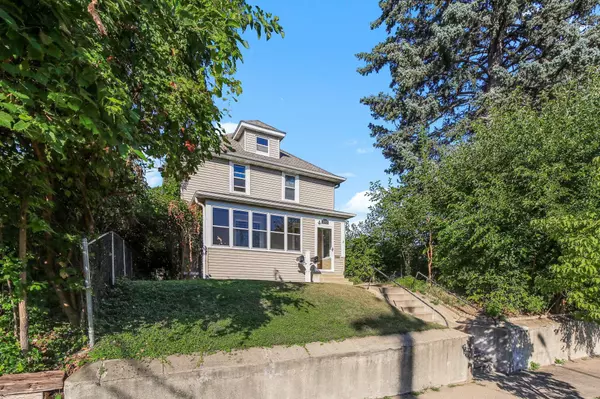 Saint Paul, MN 55104,389 Fairview AVE N