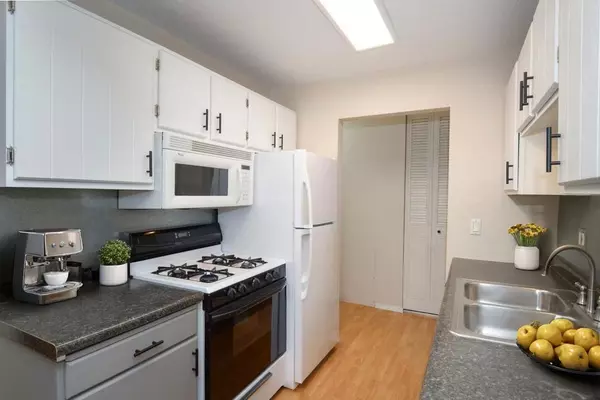 Bloomington, MN 55425,9400 Old Cedar AVE S #121