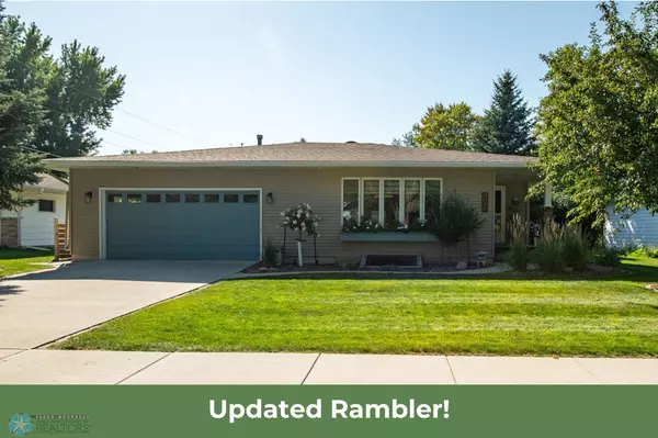 2402 Evergreen RD N, Fargo, ND 58102