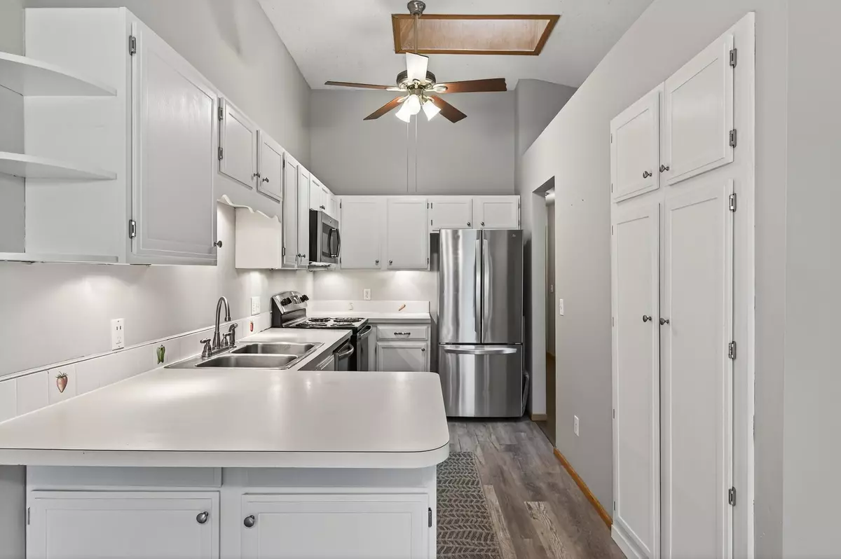 Chanhassen, MN 55317,7275 Pontiac CIR