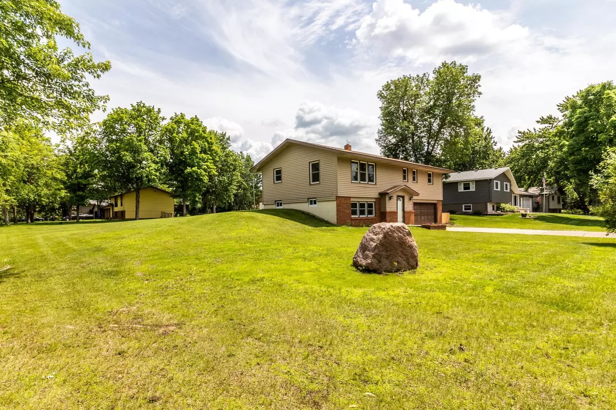 Saint Cloud, MN 56303,1744 Oak RD