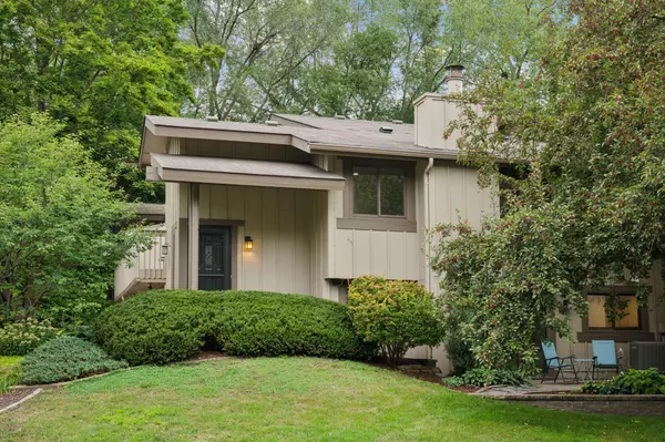 7256 Woodstock DR, Bloomington, MN 55438