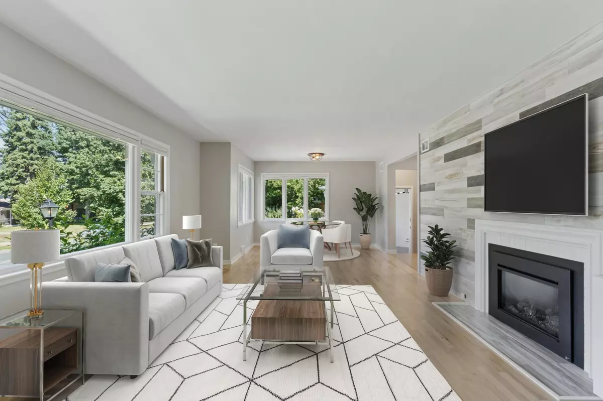 Minneapolis, MN 55405,2423 Mount View AVE