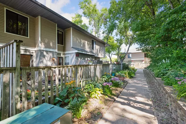 Hopkins, MN 55343,1320 Wagon Wheel RD