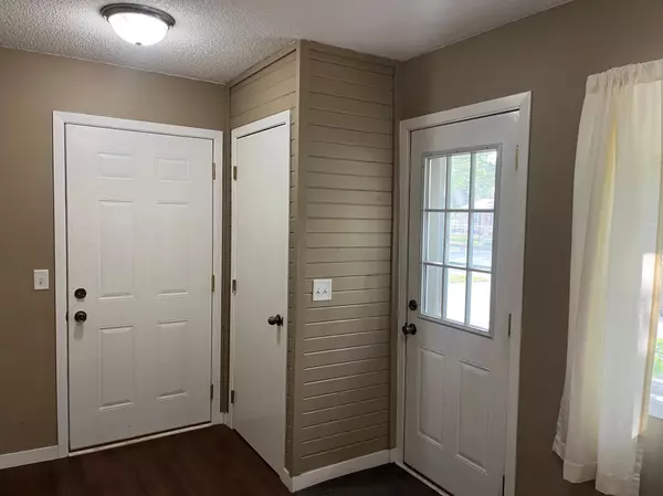 Mora, MN 55051,454 Mclean ST