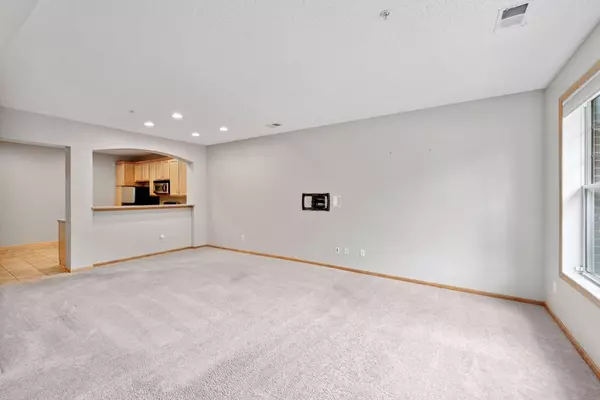 Eden Prairie, MN 55344,11343 Stratton AVE #218