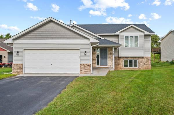 528 Jackson CIR, Somerset, WI 54025