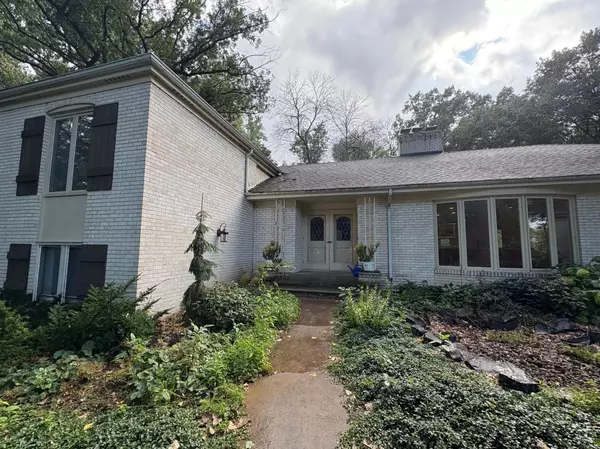 23 Evergreen RD, North Oaks, MN 55127