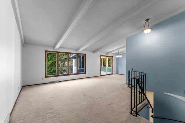 Edina, MN 55436,5400 Malibu DR