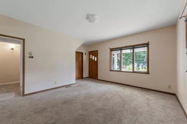 Saint Peter, MN 56082,808 S 5th ST