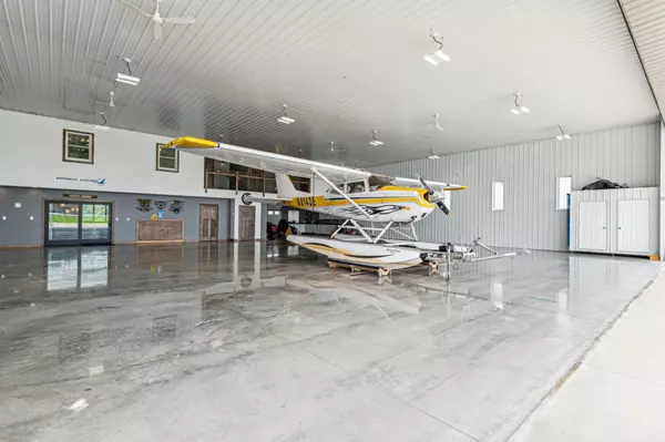 New Richmond, WI 54017,625 W Hangar RD #20-3