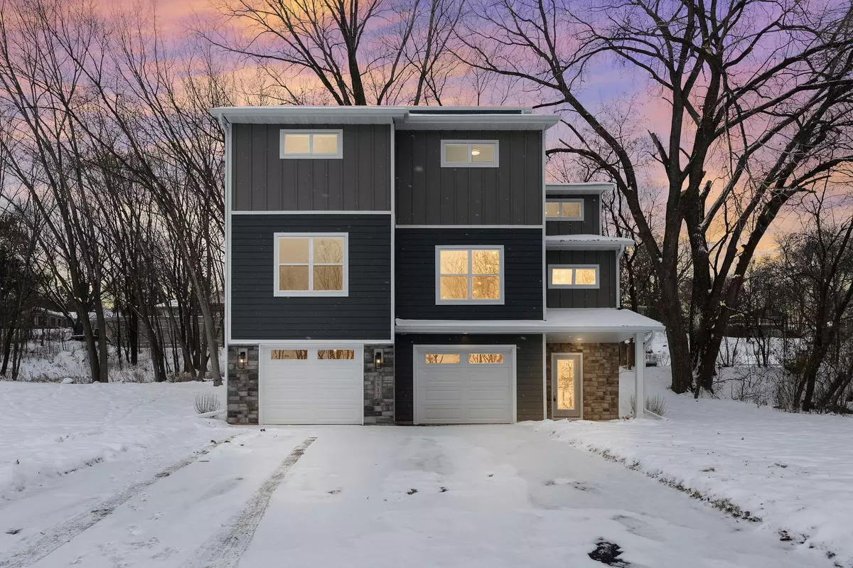 Roseville, MN 55113,2817 Victoria ST N